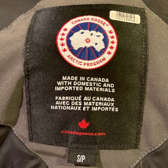 SOLD. Canada Goose jacket - Picture 4 of 7